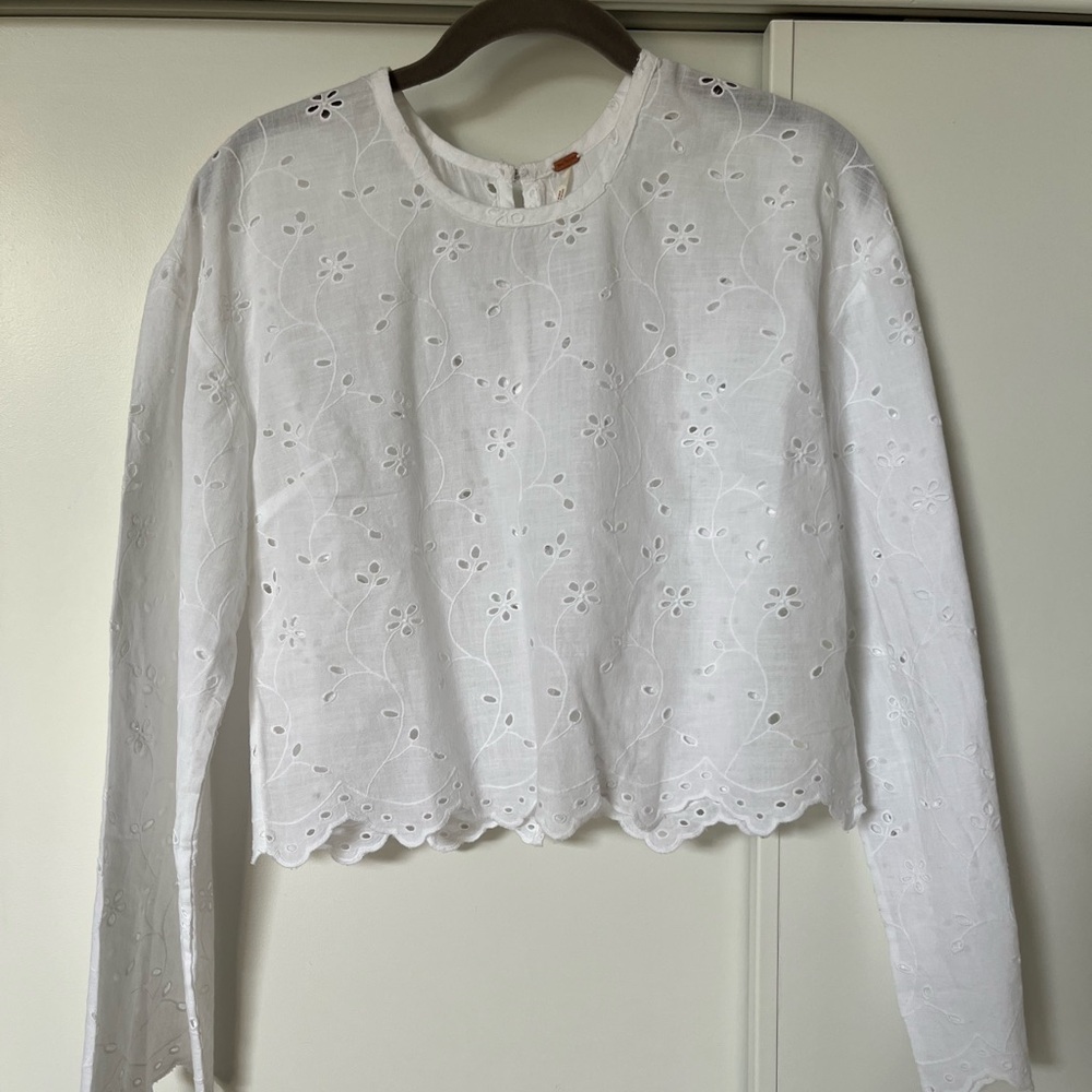 nwt- FREE PEOPLE White  Embroidered cotton Blouse with Elegant Detailing